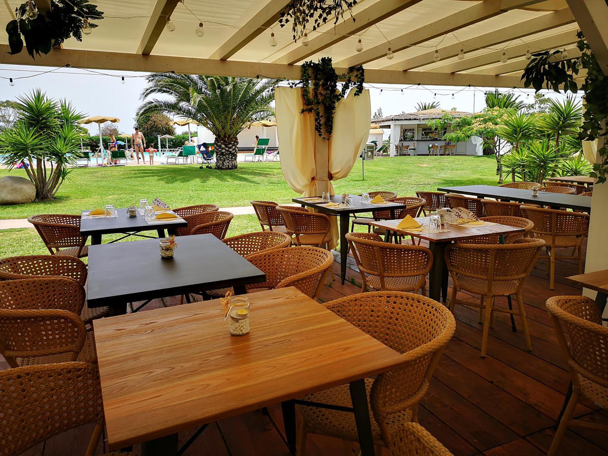 Rey Beach Club Monte Nai Extérieur photo